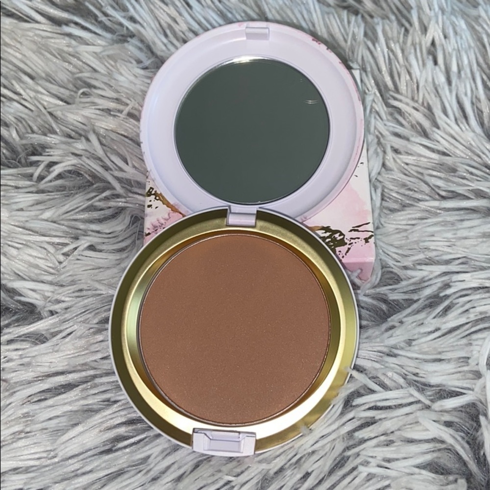 MAC cosmetics Next to Nothing Bronzing Powder